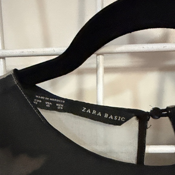 ZARA Elegant Black and Gray Women's Flowy Top Size Xsmall - Picture 3 of 4